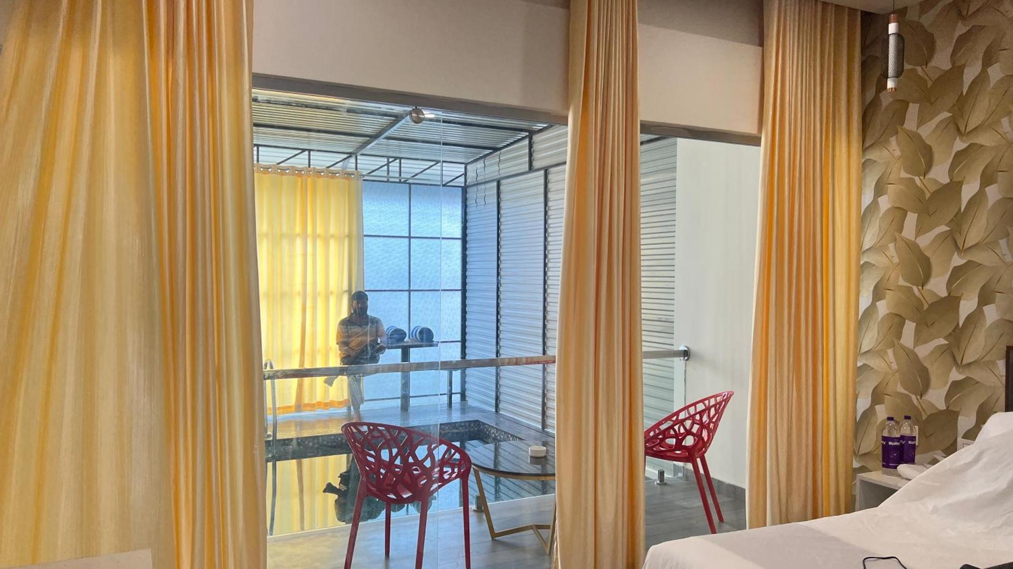 Aura Safari Hotel Vaduvanchal ภายนอก รูปภาพ